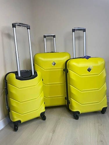 Валіза/чемодан на колесах велика,зроблена з ABS-пластику,міцна