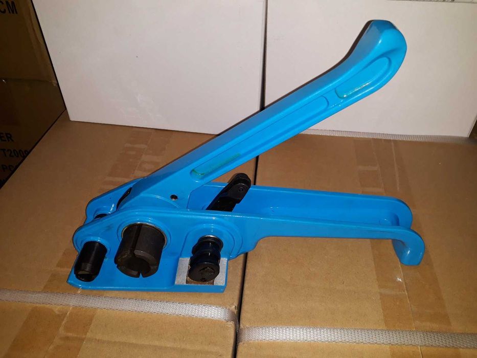 Пристрій для затягування і фіксації вантажу. Натягувач стрічки