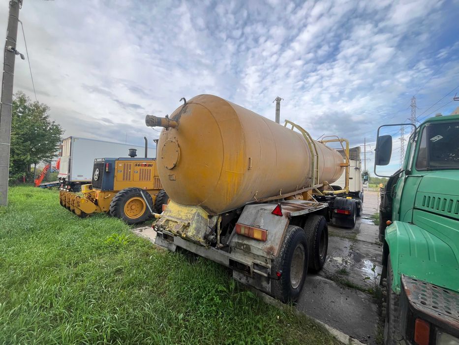 Напівпричіп-цистерна АЦ-22 2005р 18 кубів