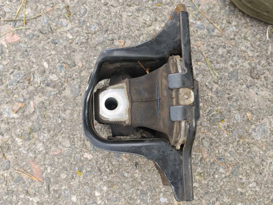 Правая опора двигателя Renault Megane 2 / Scenic 2 — 8200014931