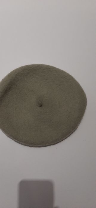 Sprzedam bardzo ciepły, pulchny beret, 100% wełna, rozmiar 58-60.
