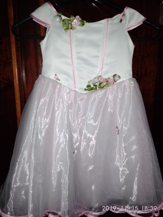 Продам платья на выпускной