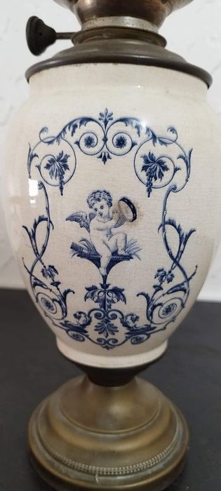 Antigo candeeiro a petróleo francês. Séc xix