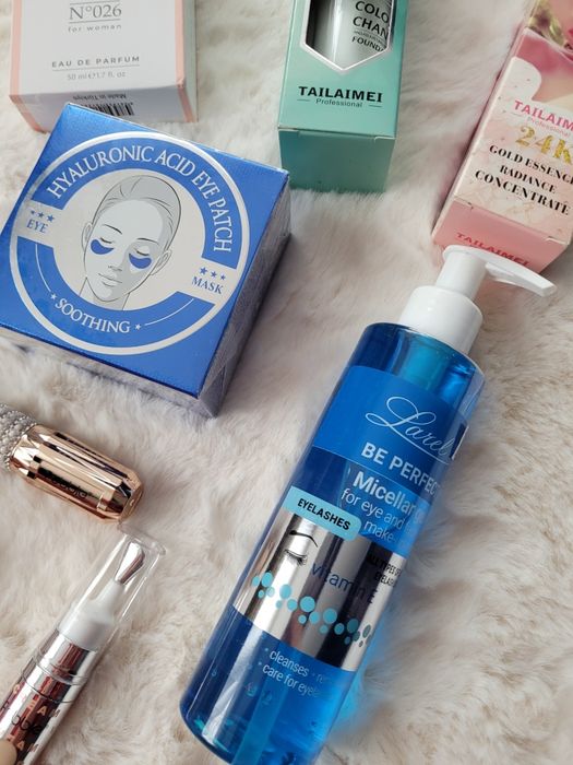 Zestaw kosmetyków perfumy magicznybpodklad płatki podnoczy błyszczyki
