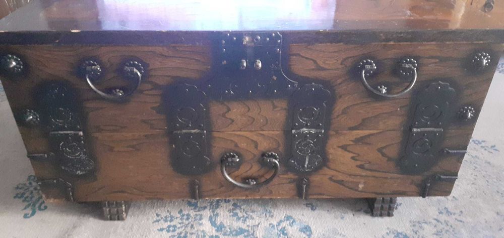Baú oriental para restauro