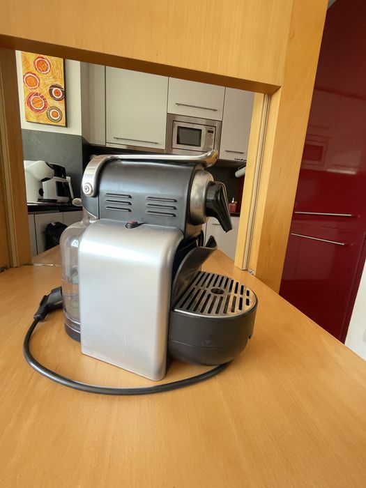 Máquina de Café Nespresso De'Longhi Essenza (Modelo EN 90)