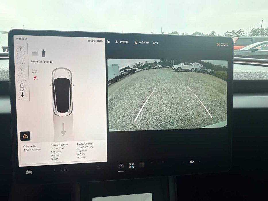 Tesla Model 3      2025
