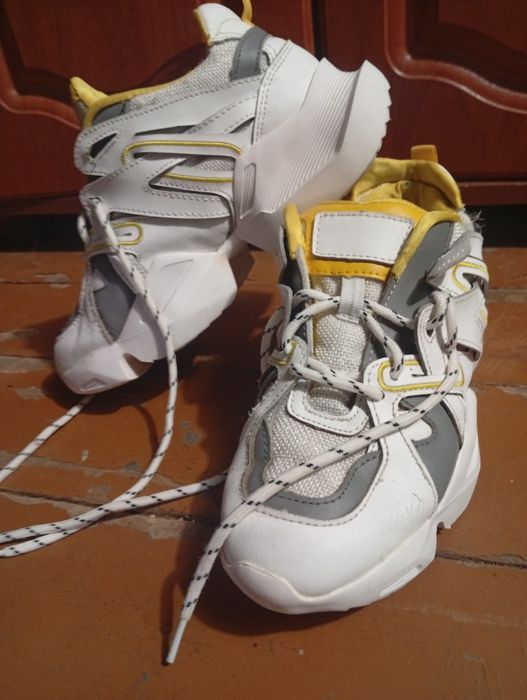 Стильні масивні кросівки білі з жовтим, трендові sneakers (37 розмір)