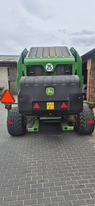 Prasa John Deere V451 M