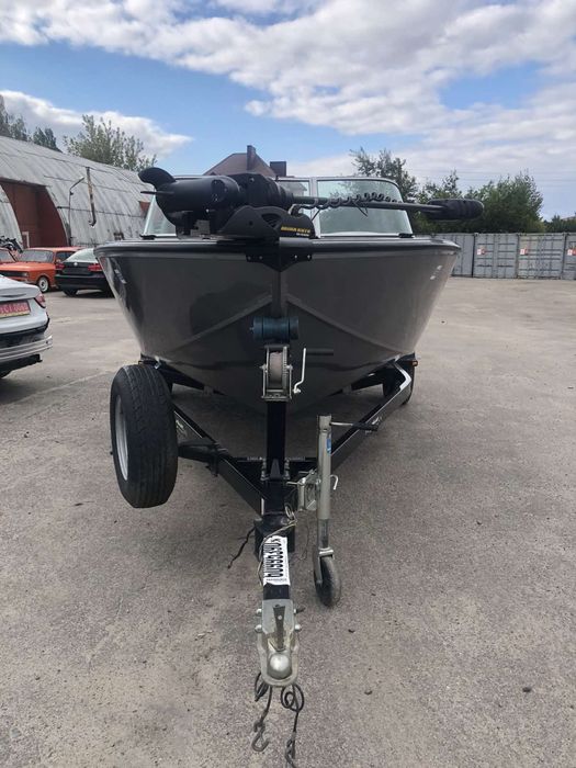 Моторний човен Lowe