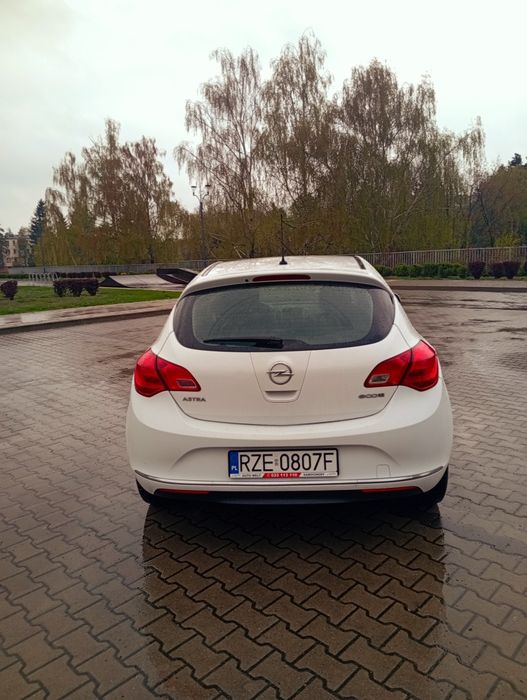 Opel Astra 1,4 - 2014r.-153000km