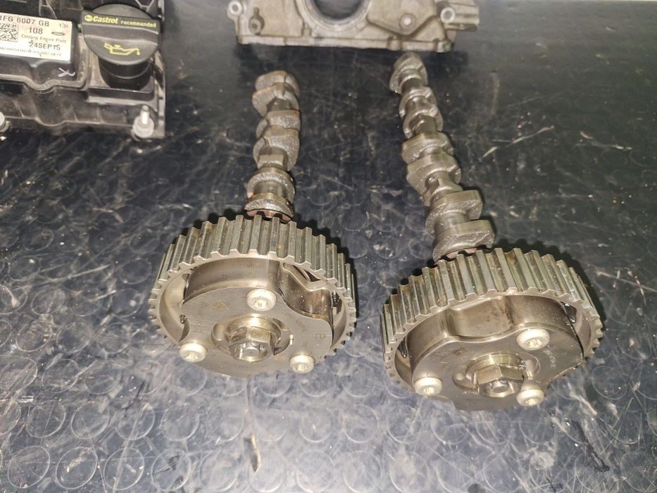 Varias peças do motor Ford 1.0 ecoboost