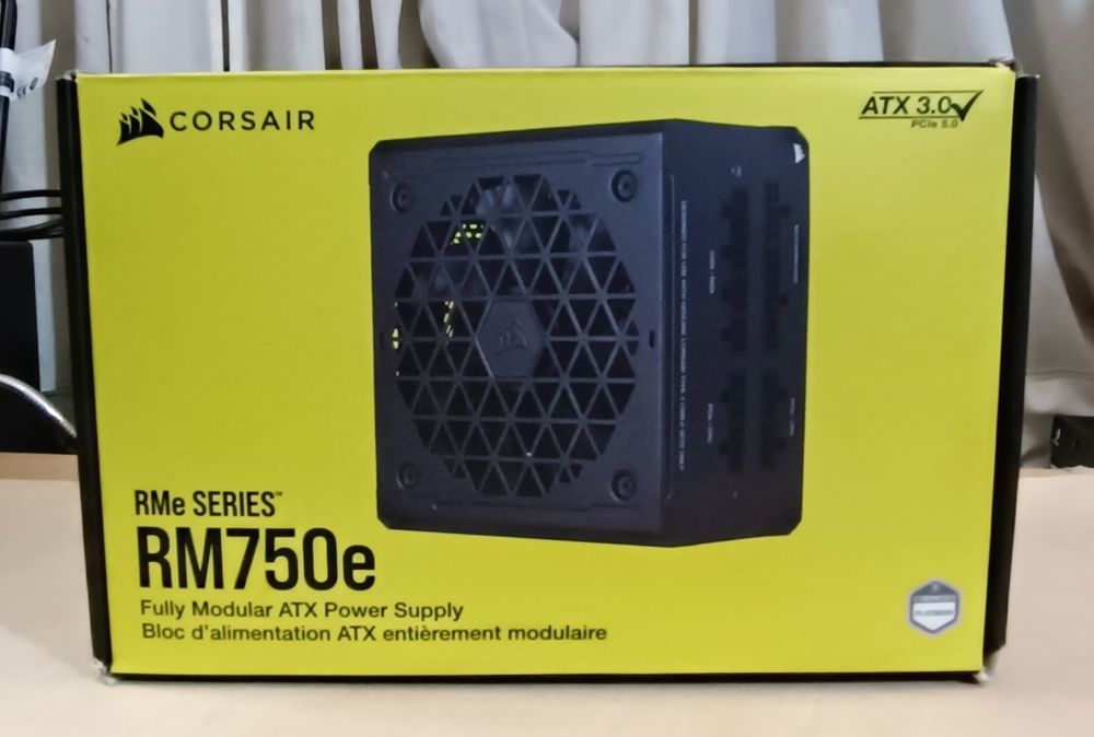 Fonte Alimentação Corsair RMe Series RM750e 750W 80 Plus Gold Modular