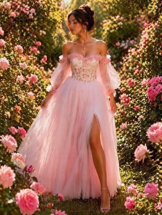 Sukienka ślubna z różyczkami