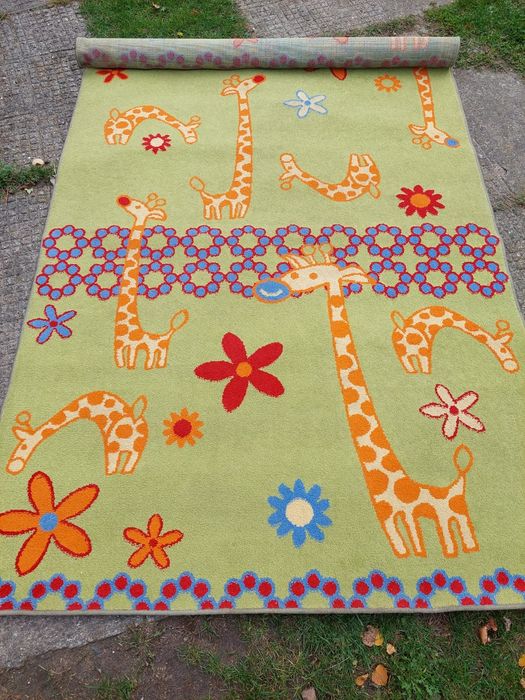 Dywan dziecięcy z żyrafą