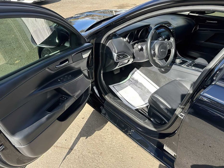 Jaguar XE 25t      2018