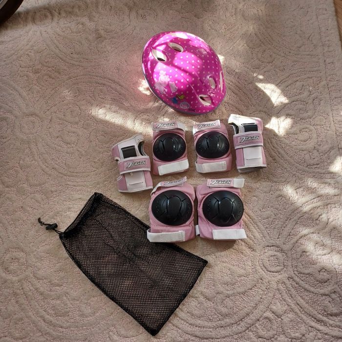 Zestaw ochraniaczy /gratis kask świnka Pepa 48-52 cm