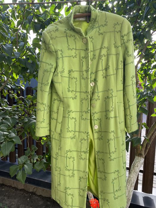 Демосезоне жіноче пальто