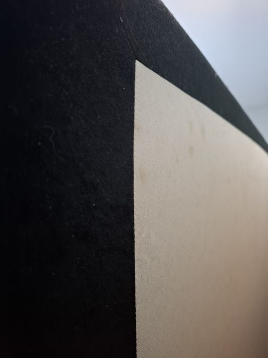 Cama estrado Sommier casal com colchão 2  mesas de cabeceira aparador