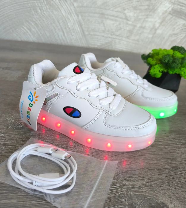 Білі кросівки з led підсвіткою, кроссовки с подсветкой, led-кроссовки