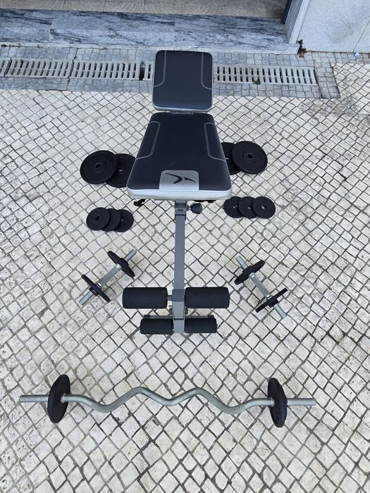 Banco de gym com pesos