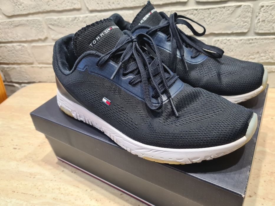 Tommy Hilfiger buty sneakersy numer 41 stan bdb