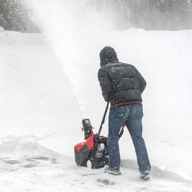 Снігоприбиральна, снегоуборочная машина, нова у вжитку, не була. Елект