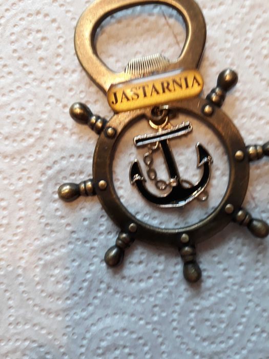 Otwieracz do piwa koło sterowe i kotwica z napisem Jastarnia