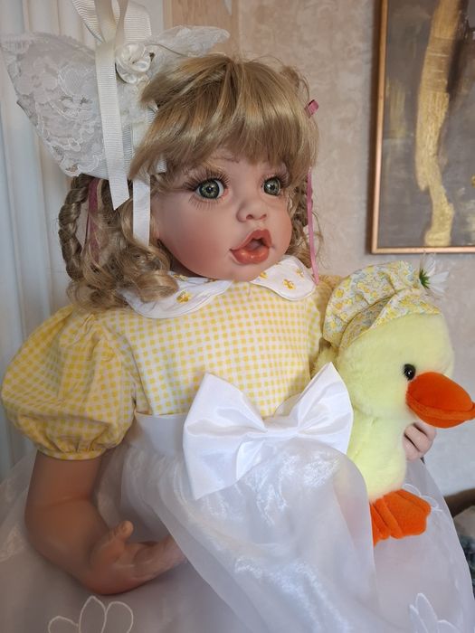 Коллекционная виниловая,кукла от Файзах Спанос