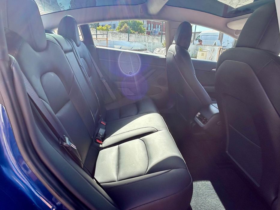 Tesla Model 3 –  2023 -  33700 km