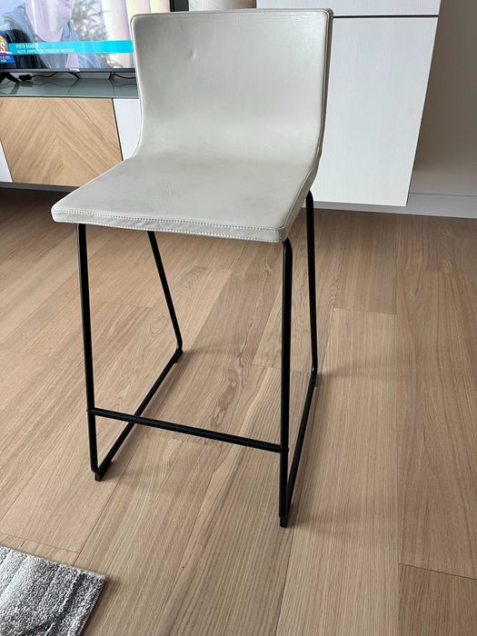 2 Skórzane hokery Ikea