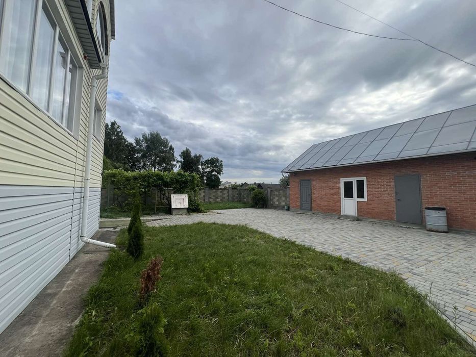 Продається затишний двохповерховий будинок між Нетішином і Острогом