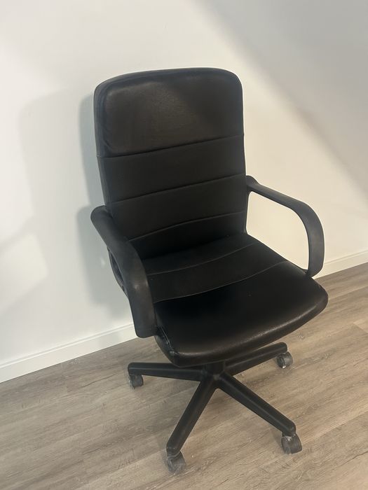 Cadeira preta escritorio
