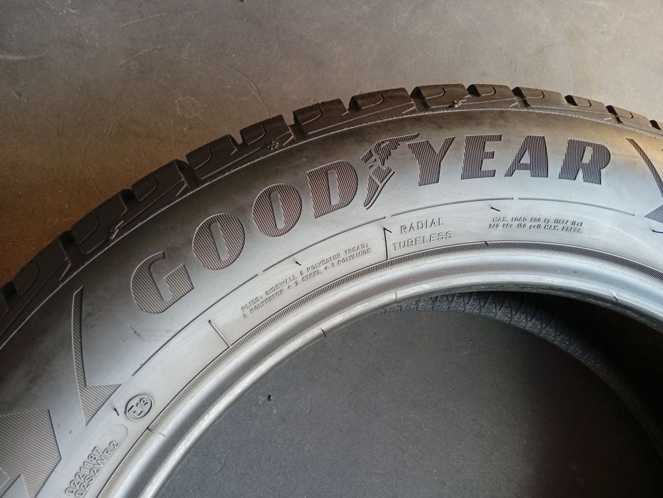 R18 225 60 Goodyear Ultragrip performance  шини зимові