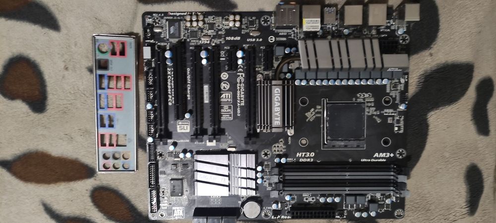Материнская плата gigabyte sAM3+ нерабочая