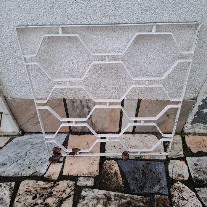 Gradeamento de Ferro pintado de branco