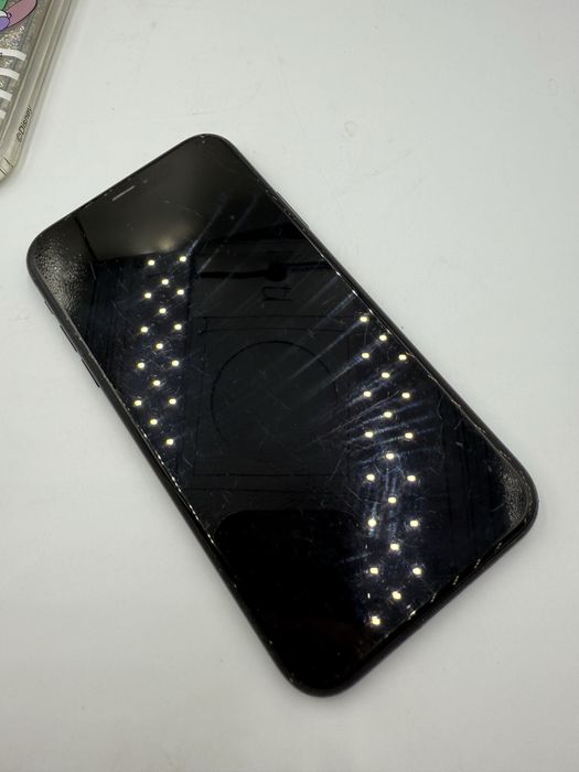 Smartfon iPhone XR, zablokowany, uszkodzony