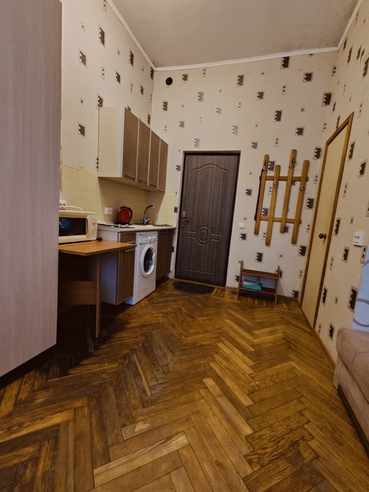 Продам 1 комнатная квартира метро Спортивная. Экв.17600 у.е. Торг