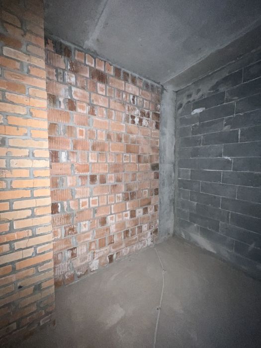 Продам 3к квартиру в Києві біля ТРЦ Ретровіль!