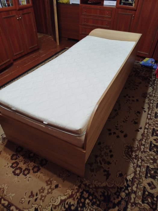 Ліжко. Кровать одномісна.