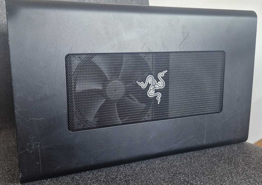 Razer Core eGPU Thunderbolt4, niesprawne (zasilacz działa).
