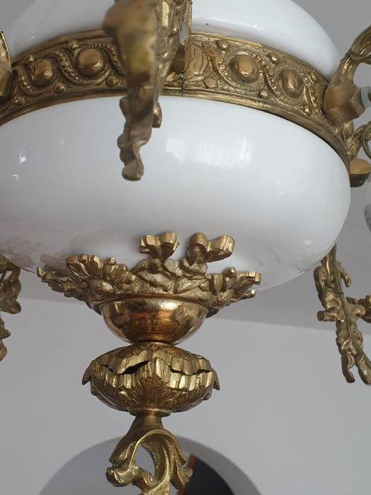 Żyrandol na 8 żarówek mosiężny retro