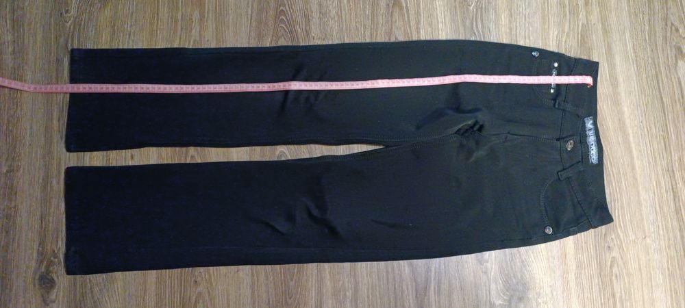 Пальто-пуховик фірмовий на 9-10років, джинси чорні теплі