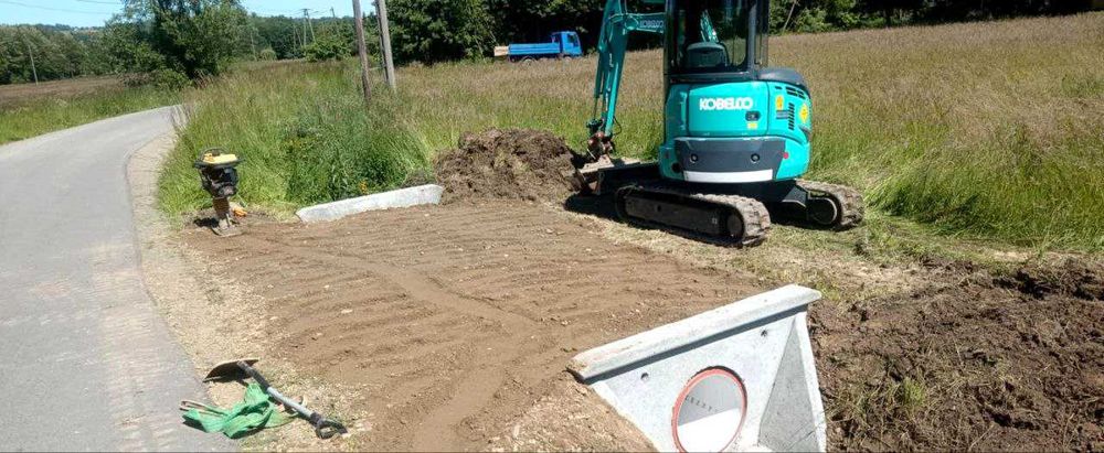 Prace zimne , koparka, koparko-ładowarka, przyłącza wod-kan, szamba