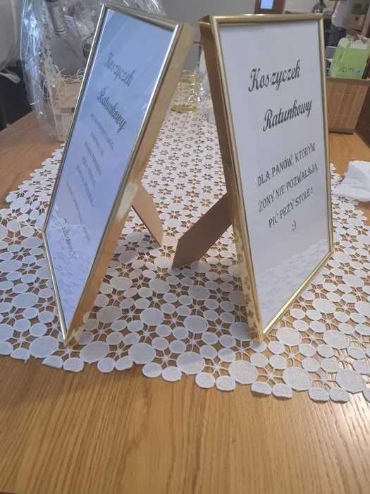 Tabliczki  koszyk ratunkowy dla Pań i Panów, księga gości, stojak