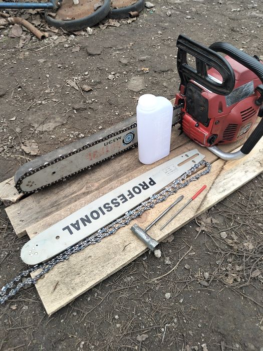 Продам бензопилу: оригінал.