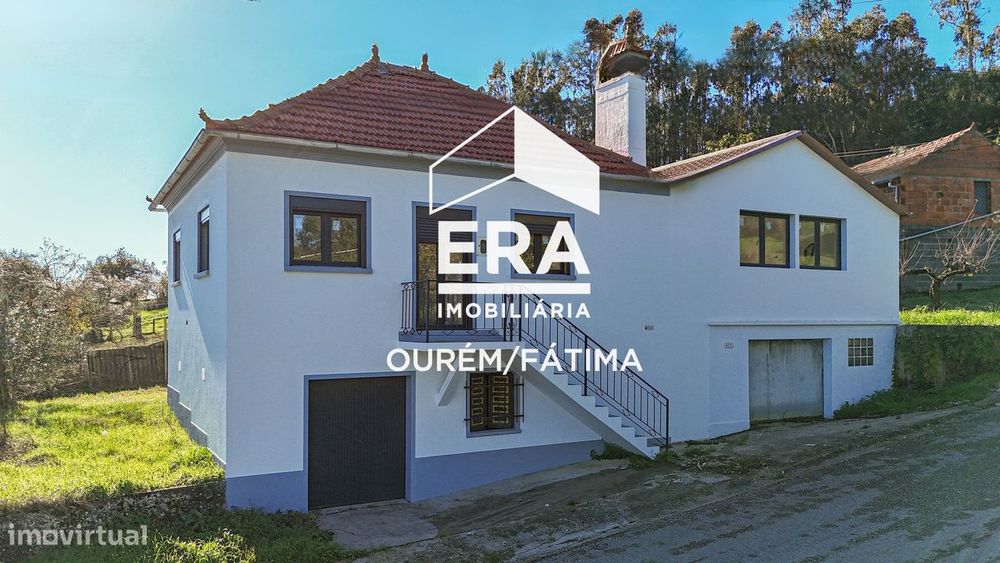 Moradia T3, inserida num terreno com uma área de 592m2