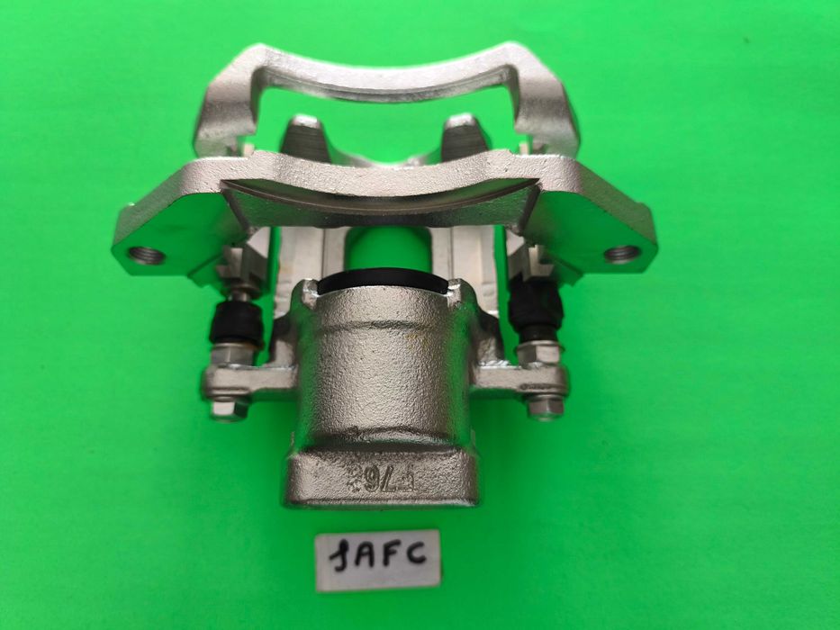 Pinça de travão frente esquerda Mitsubishi Canter Fuso 2005 a 2011 MK428111
