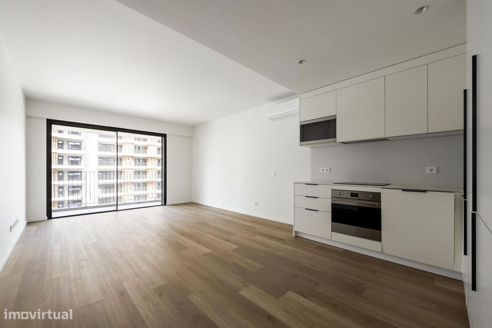 Apartamento T2 com estacionamento, Miraflores, Oeiras