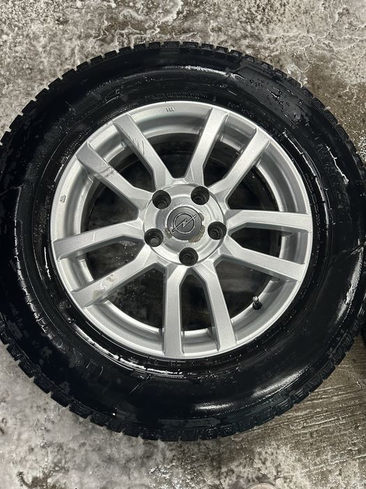 Продам диски 215/70/R16 с резиной Kumho зима
